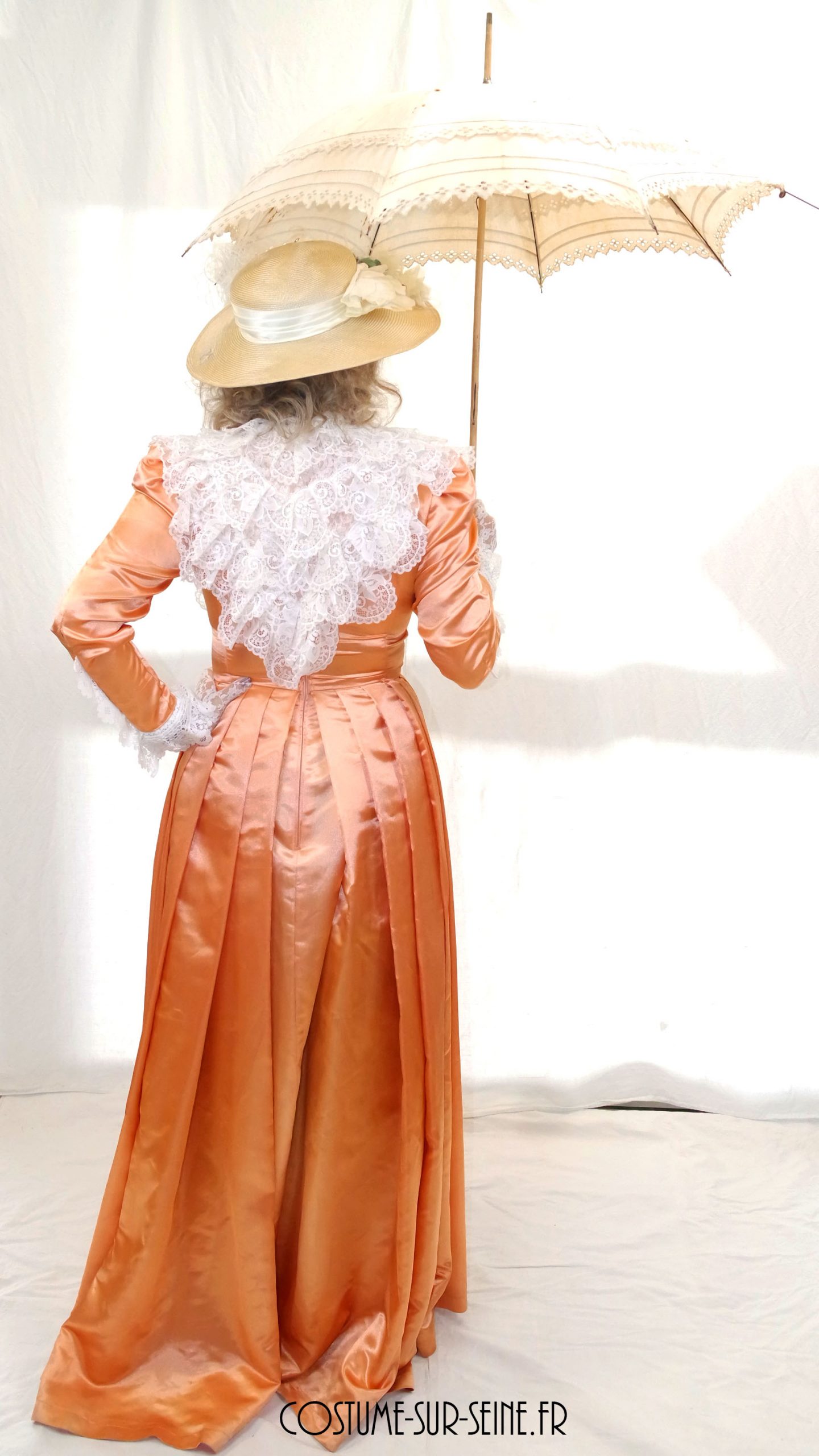 Robe 1900 satiné et dentelle - costume sur seine